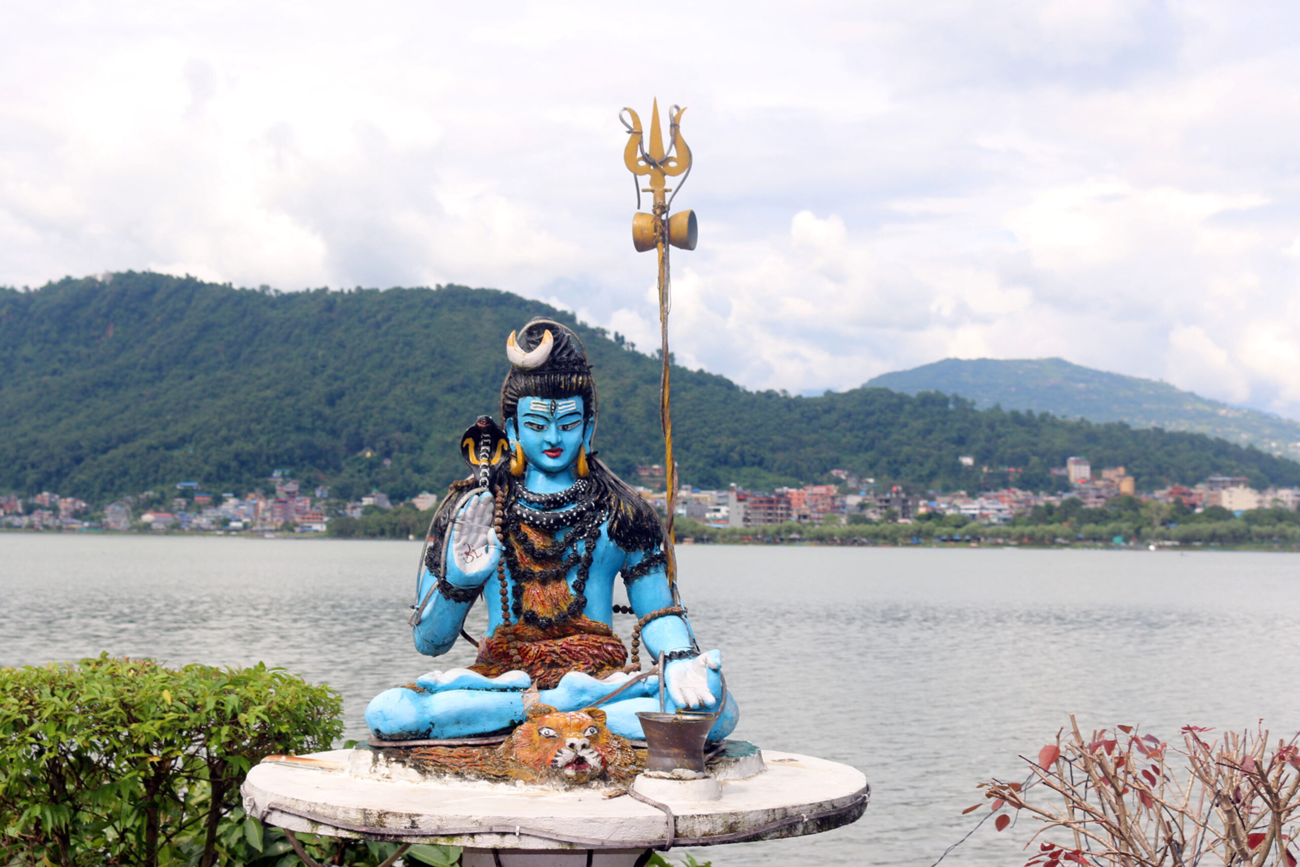 फेवाताल पारिको शिवको मूर्ति