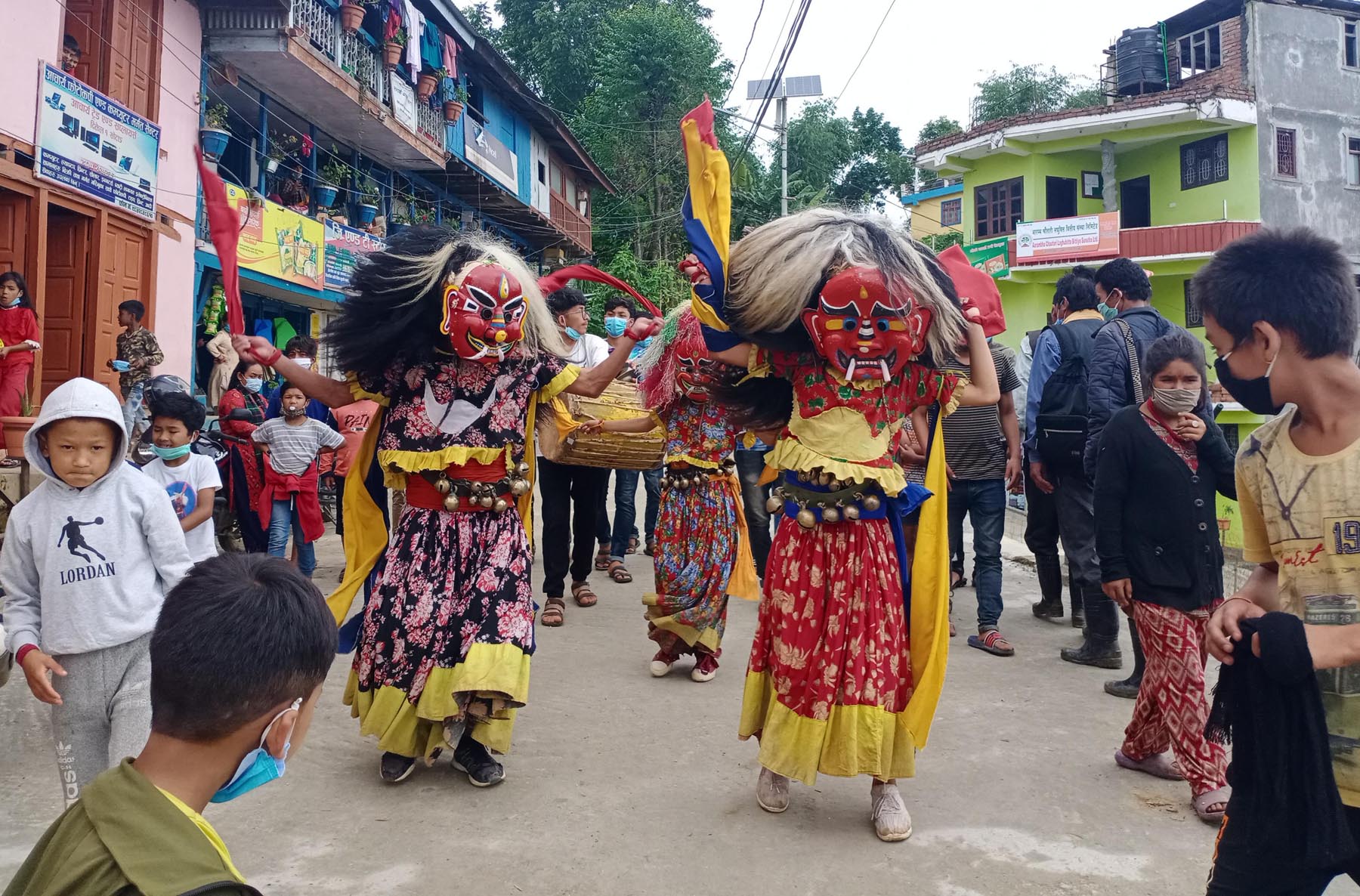 दिक्तेल बजारमा लाखेनाच