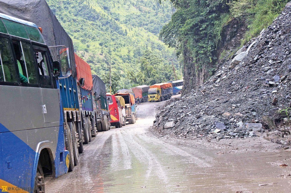 पृथ्वी राजमार्ग एकतर्फी सञ्चालनमा