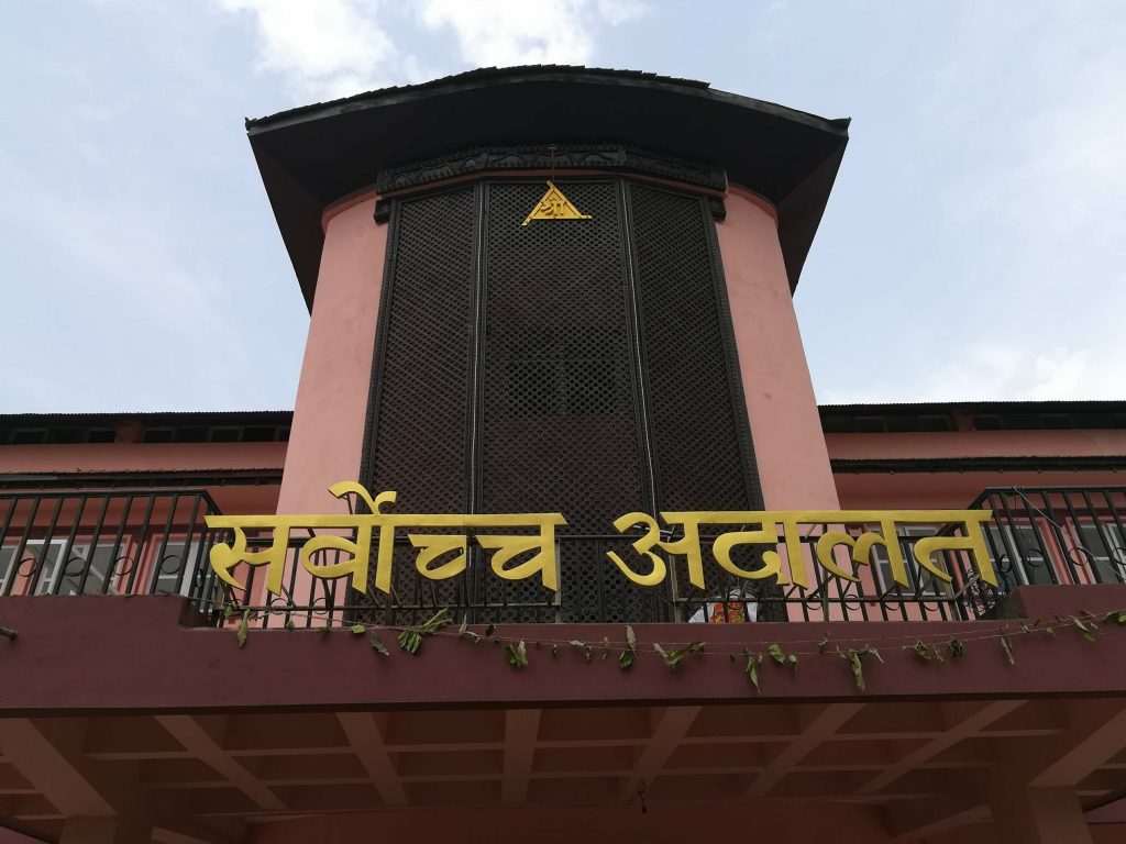 सर्वोच्चका थप एक कर्मचारीमा सङ्क्रमण