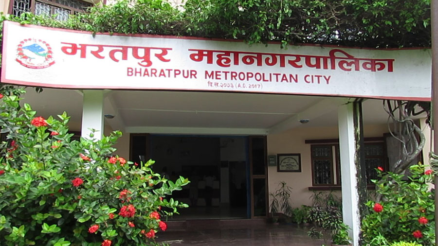 निषेधाज्ञा पालना गराउँदै वडाध्यक्ष