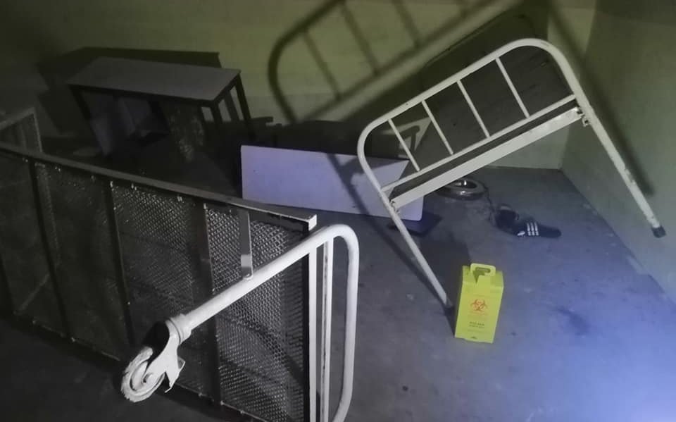 आइसोलेसन तोडफोडमा संलग्न थप चार पक्राउ