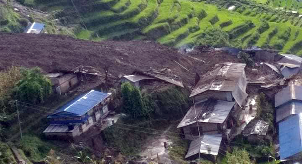 लिदी पहिरोः चार घाइतेलाई हेलिकप्टरमार्फत काठमाडौँ पठाइयो
