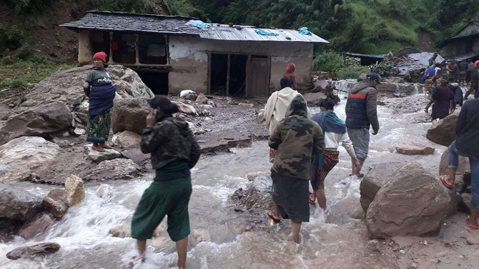 बाढीपहिरोको चपेटामा बागलुङ