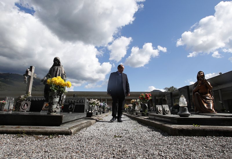At virus milestone, Italian priest reflects on loss, lessons