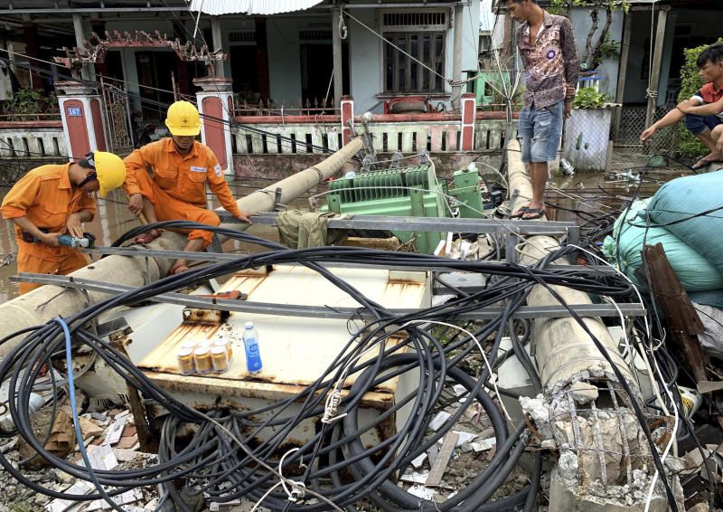 Typhoon kills 3 in central Vietnam