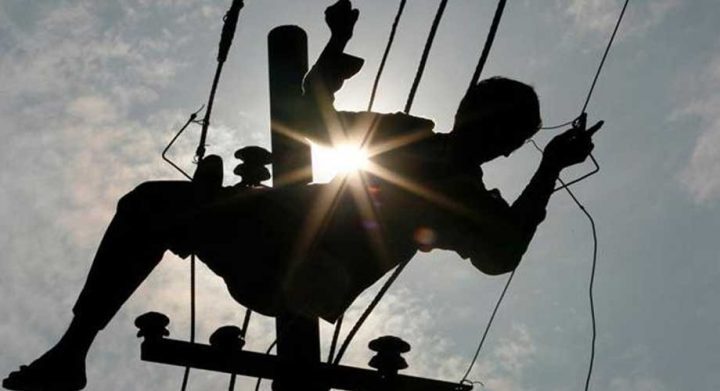 विद्युत्को खम्बाबाट खसेर इलेक्ट्रिसियनको मृत्यु