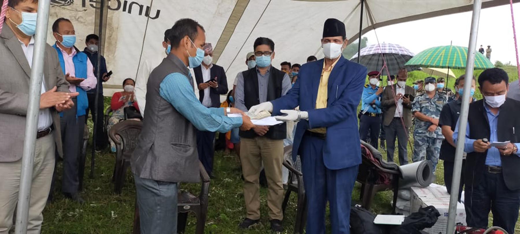 लिदी पहिरो विस्थापितलाई राहत हस्तान्तरण