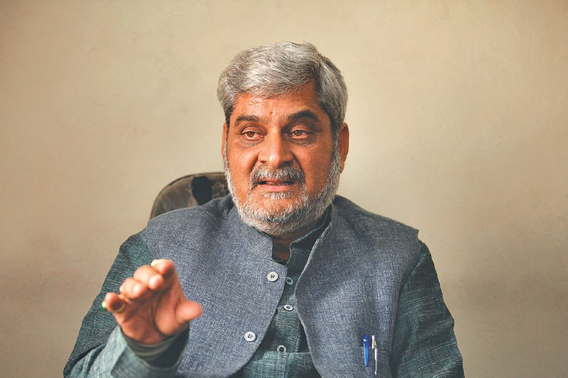 सरकारको राष्ट्रिय आकाङ्क्षालाई कर्मचारी पूरा गर्नुपर्ने : मन्त्री त्रिपाठी