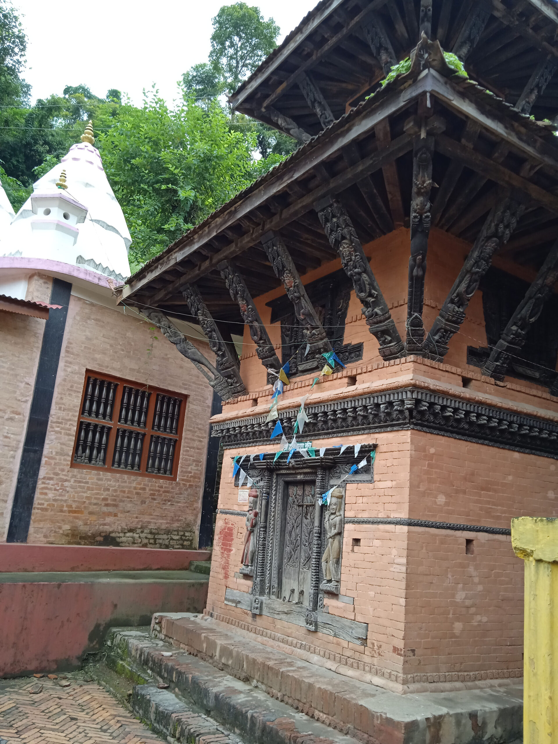 अर्गलीस्थित ऋषिकेश क्षेत्रमा रहेको मन्दिरमा काष्ठकला