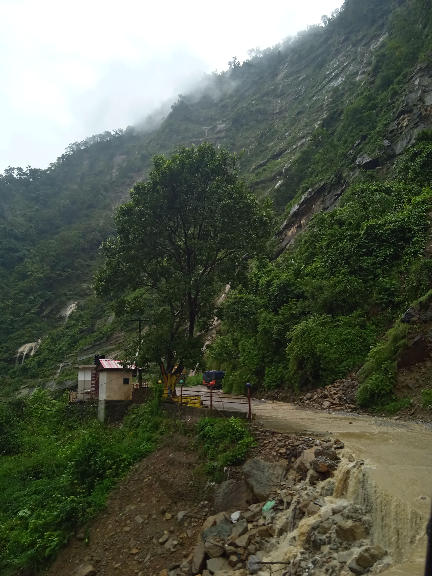 सिद्धबाबा क्षेत्रमा पहिरोको जोखिम