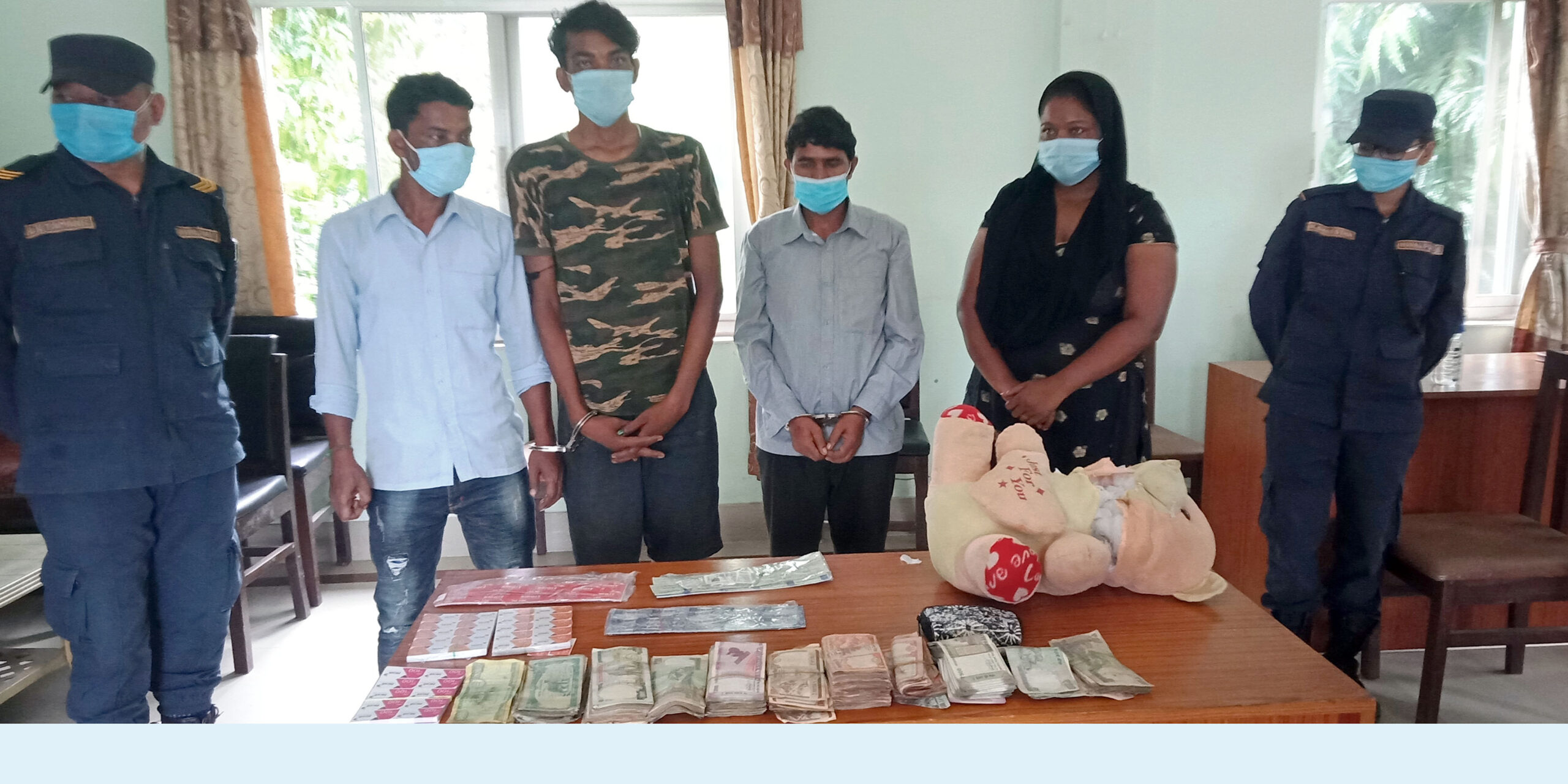 चोरी गरेको रकमसहित पक्राउ परेका सार्वजनिक