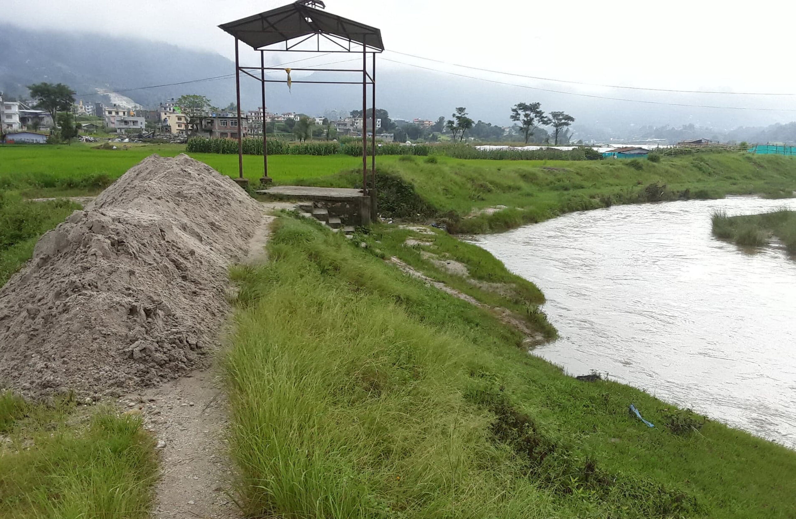 अपारदर्शी रुपमा वाग्मती उत्खननमा उत्तरपूर्वी भेगका बासिन्दा