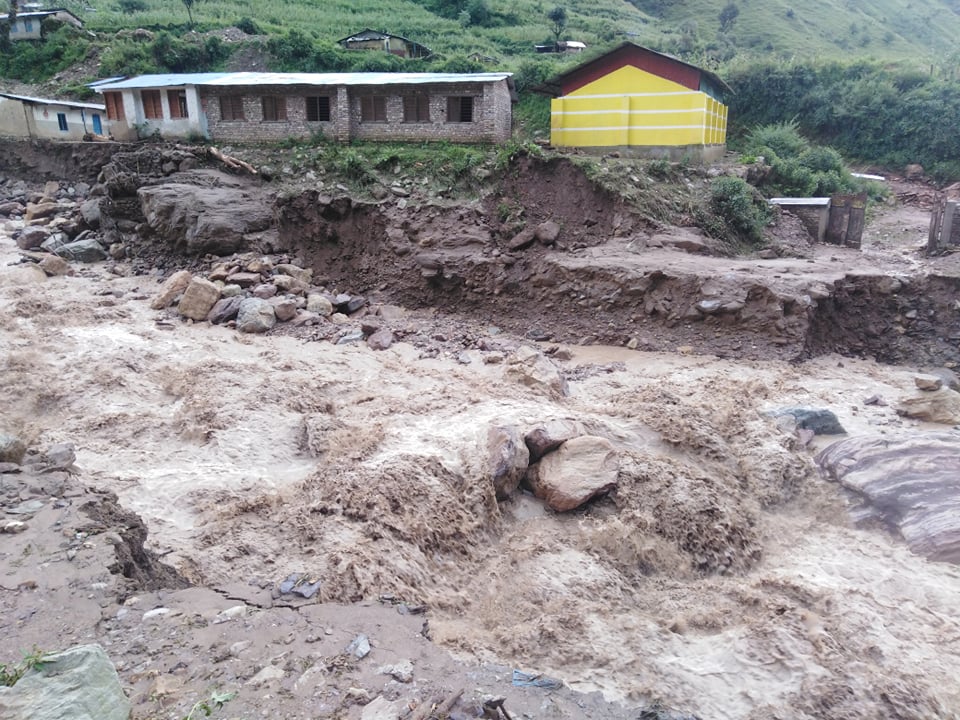 बागलुङ पहिरोमा हराएका २४ मध्ये एकको शव भेटियो
