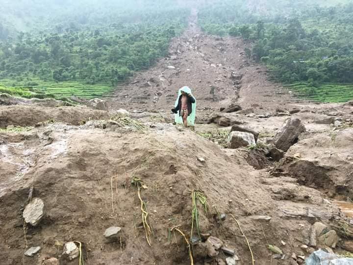 घुम्थाङमा पहिरो :  मृतक नौजनाको सनाखत, २२ जना अझै बेपत्ता