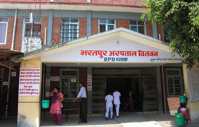 अस्पताल चहार्दाचहार्दै भरतपुर अस्पताल पुगेका तीन सङ्क्रमितको मृत्यु