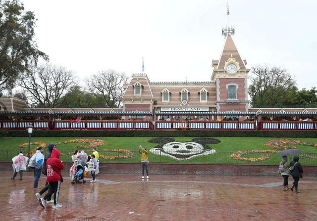 Disney to lay off 28,000 theme park employees in US