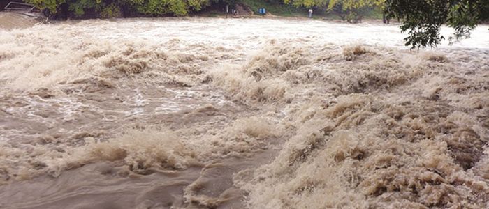 बाढीले जलविद्युत् आयोजनाको विद्युत्गृहसहित बगायो दुई जनालाई