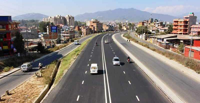 कोटेश्वर–कलङ्की सडकमा अझै बनेन ‘सर्भिस ट्याक’