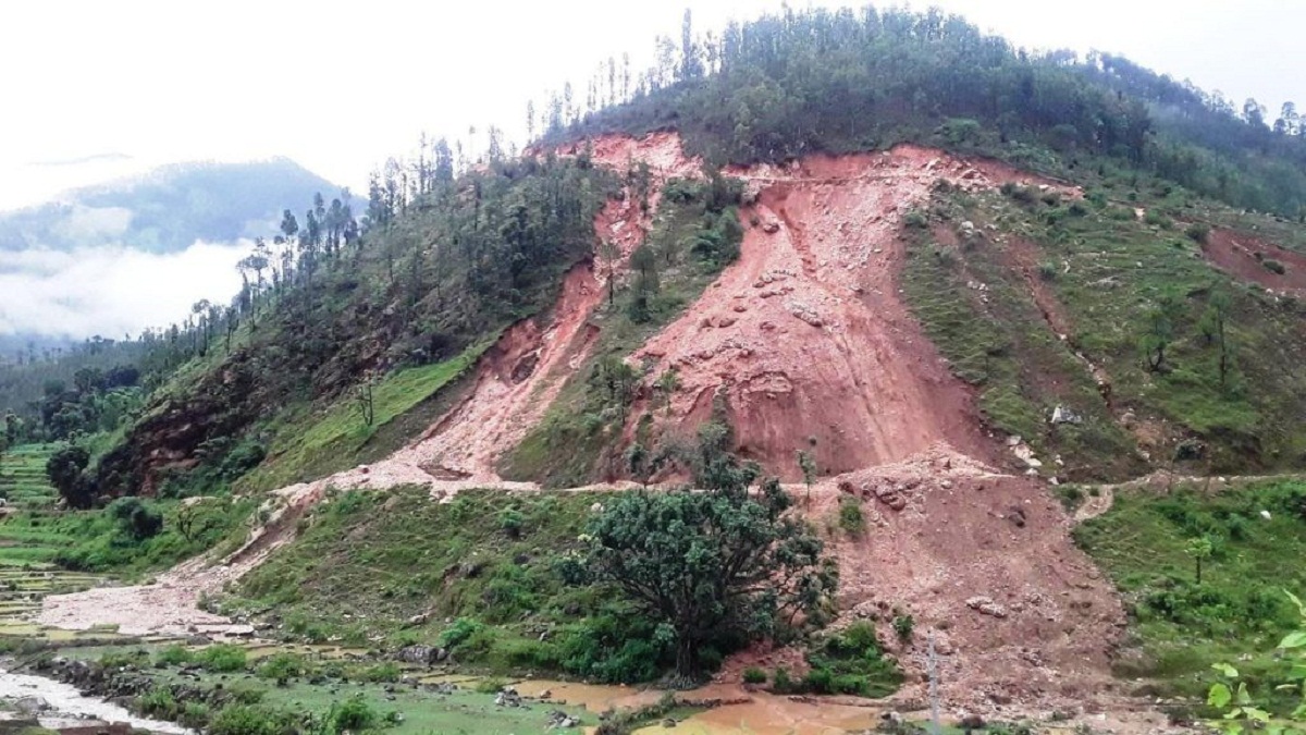 पहिरोको जोखिमयुक्त ‘चार गाउँ’ स्तानान्तरण गर्न सिफारिस