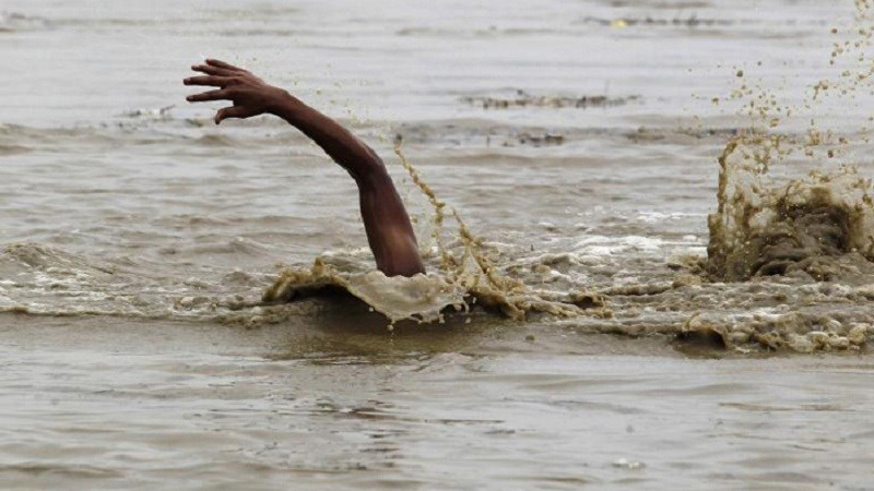 खोला तर्ने क्रममा खोलाले बगाउँदा मृत्यु