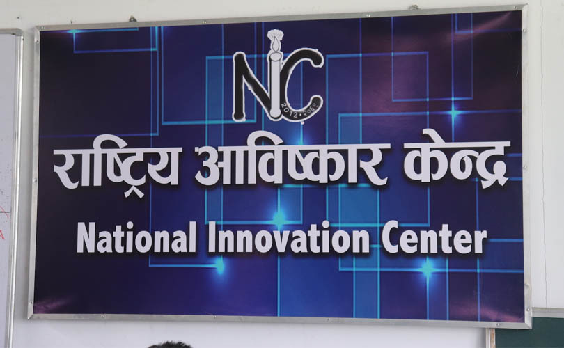 कोरोना सङ्क्रमितलाई अस्पतालमा लैजाने बाकसको निर्माण