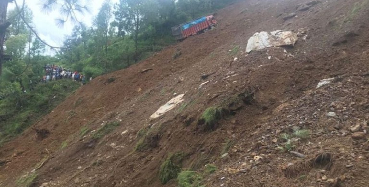 पाल्पाको शिखरडाँडामा पहिरोले एक जना बेपत्ता