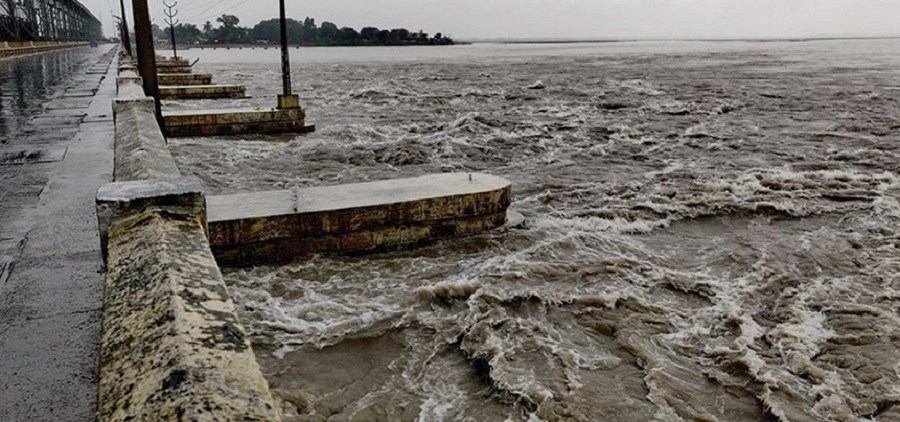 नदीनाला बहाव बढ्दै : बाढी पहिरोले १४ को मृत्यु, ७ बेपत्ता