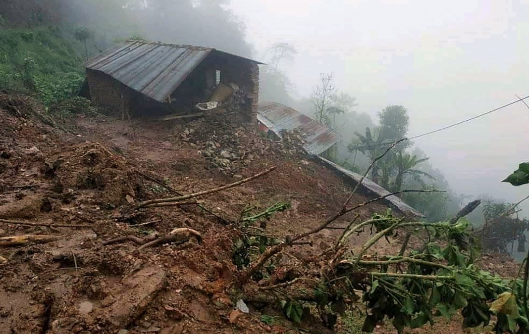 बागलुङमा पहिराले पुर्दा एक जना बेपत्ता