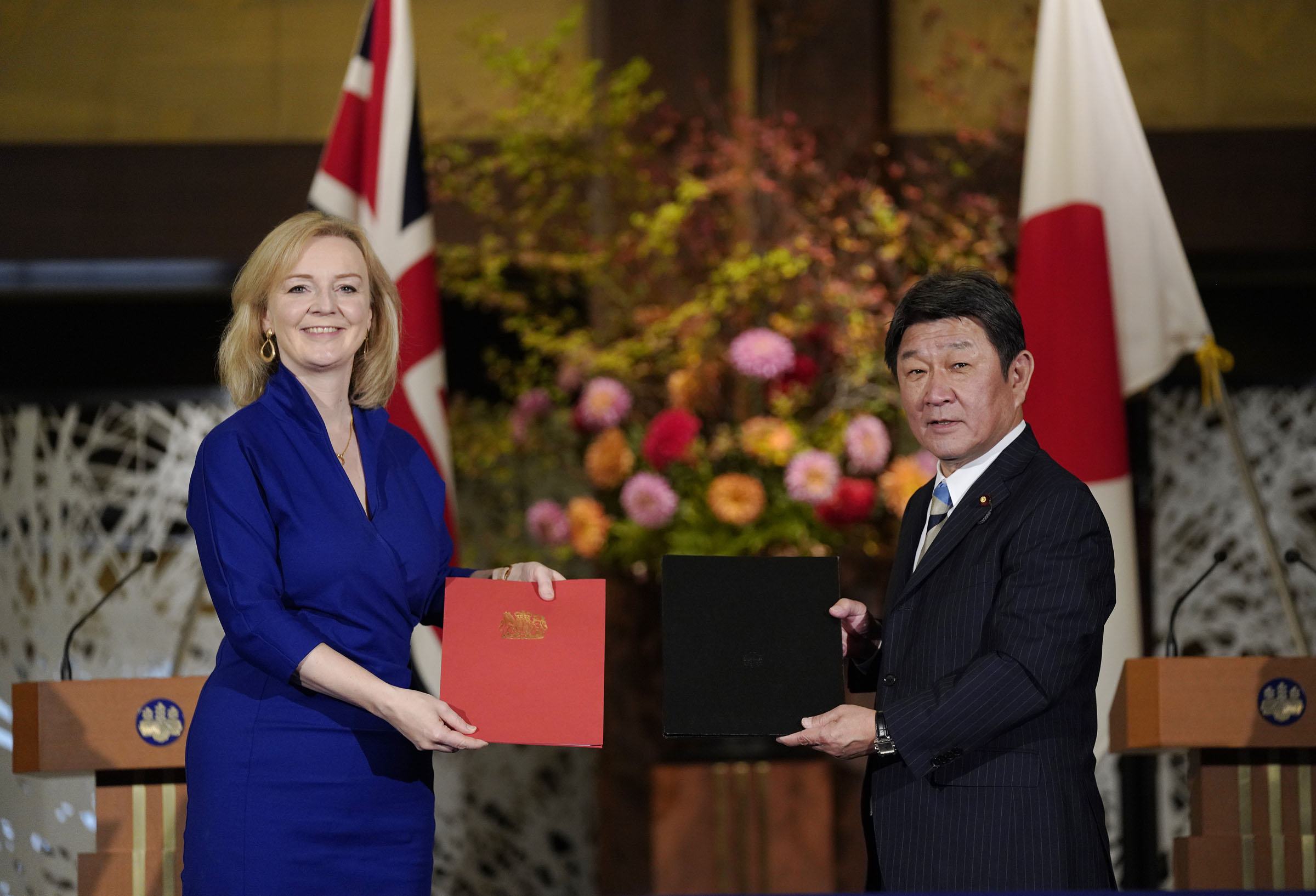 Japan, Britain sign free trade deal for post-Brexit era