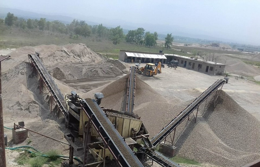 साराङघाटको क्रसर उद्योग बन्द गर्न निर्देशन