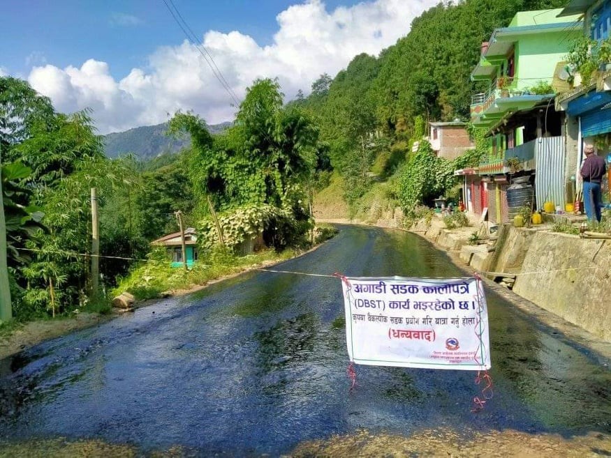 समय सकिएपछि ओखलढुङ्गा–रामपुर–लप्सेखोला सडक निर्माणको काम थालियो
