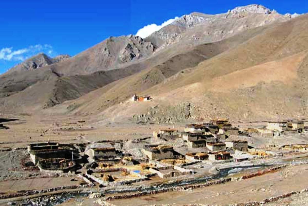 सिमानाका बन्द हुँदा खाद्य सङ्कट भएपछि लिमीमा ३०० क्विन्टल चामल पठाइयो
