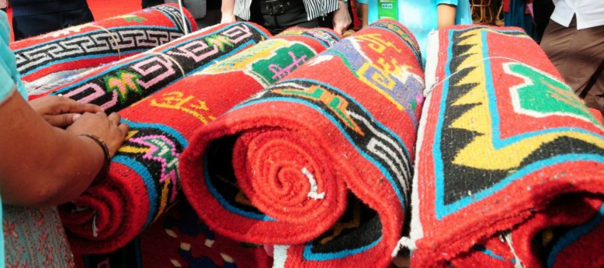 ओलाङ्चुङ्गोलाको गलैँचा घरैमा थन्किए