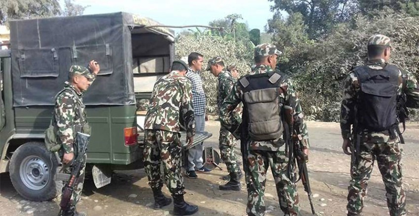 समुदायस्तरमा कोरोना फैलिएपछि बजार बन्द गराउन सेना परिचालन
