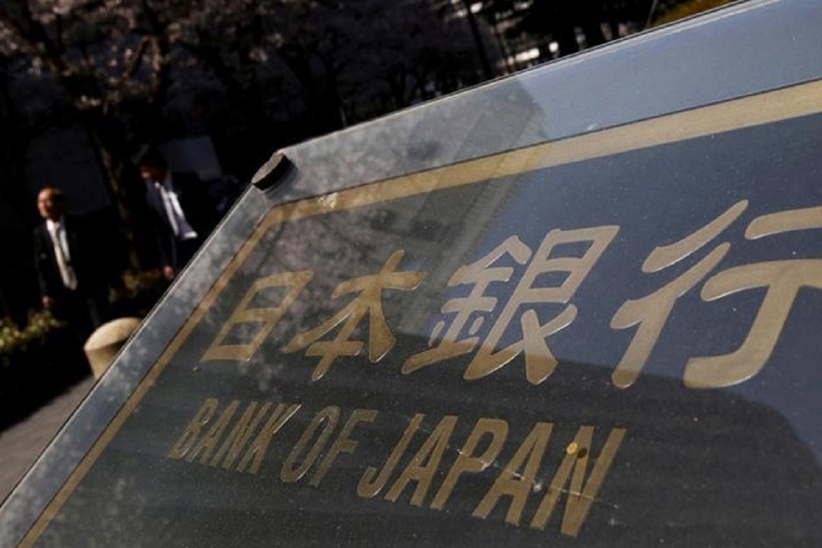 Bank of Japan cuts growth outlook, holds monetary policy