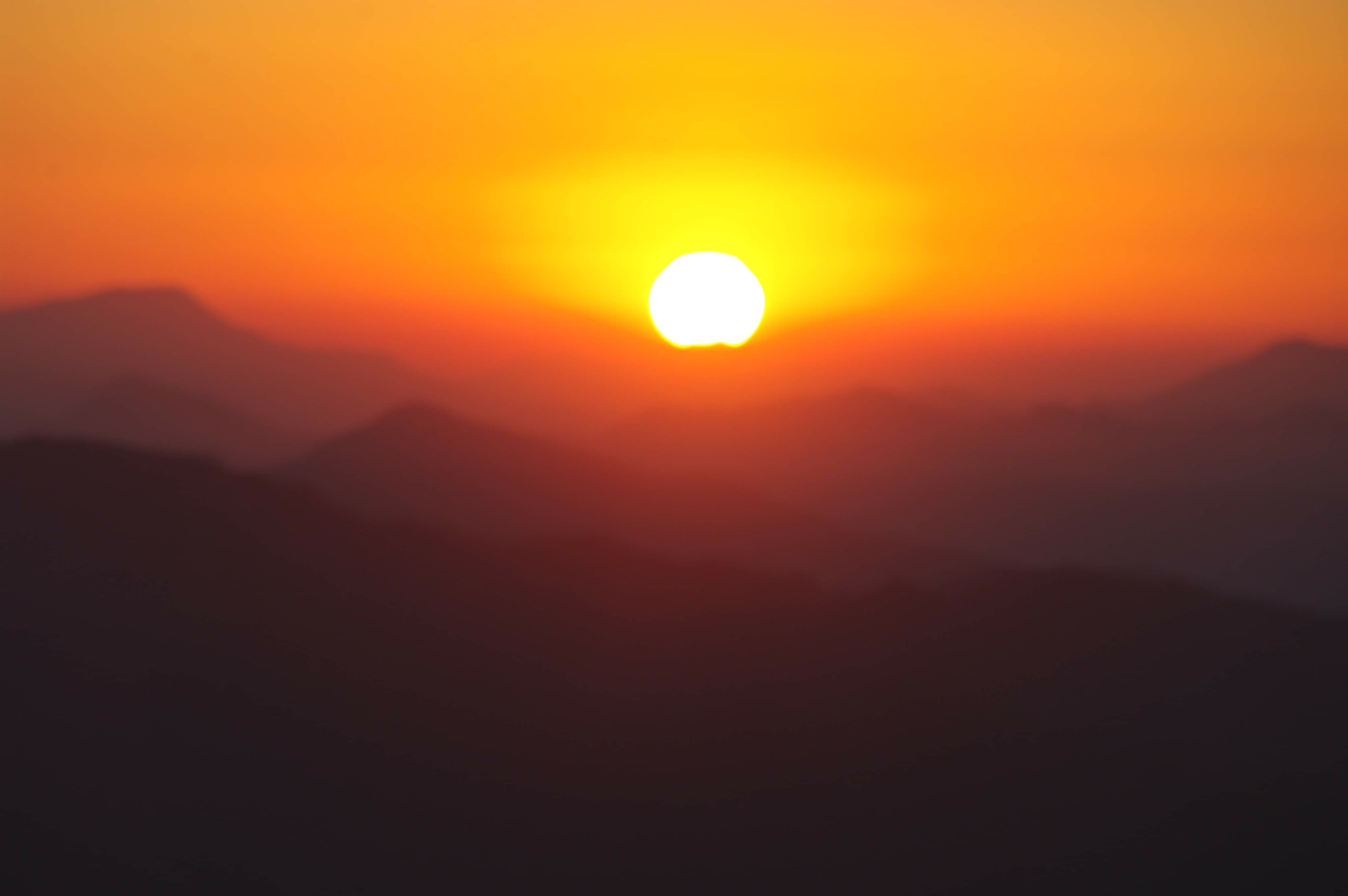 सरांगकोटबाट देखिएको सूर्योदयको दृश्य