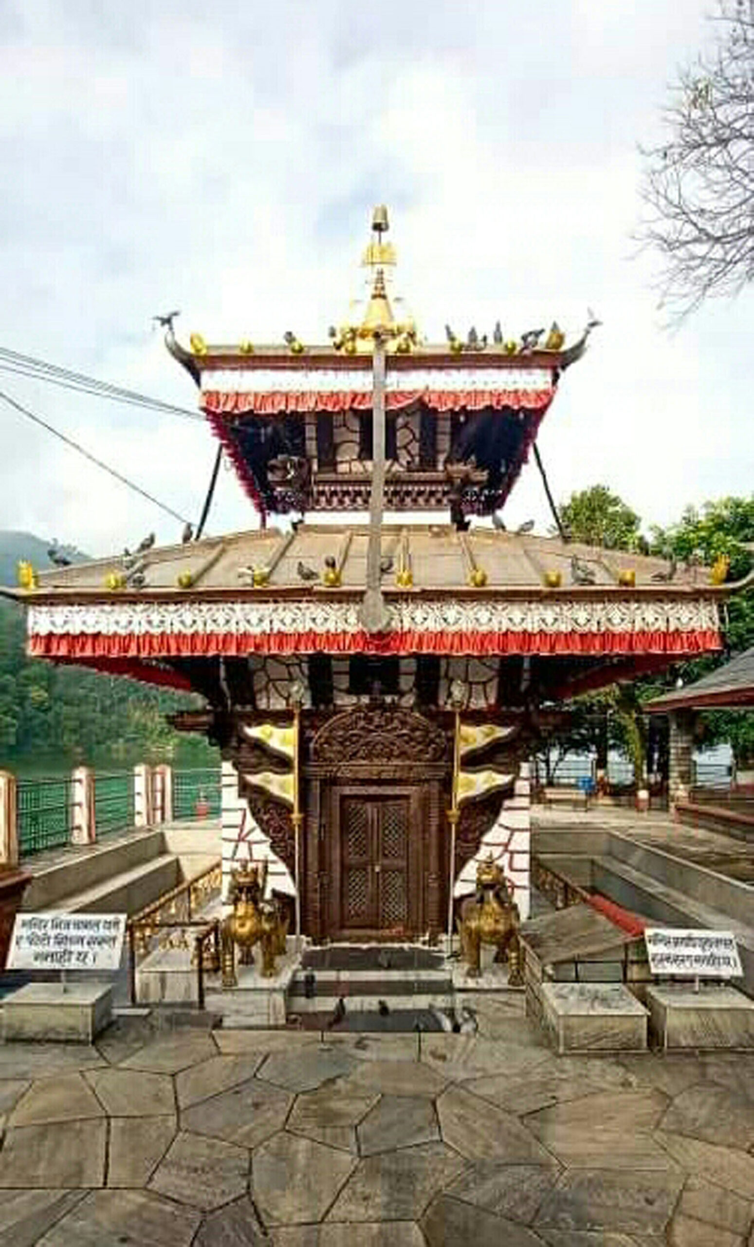 प्रसिद्ध तालबाराही मन्दिरमा ताला