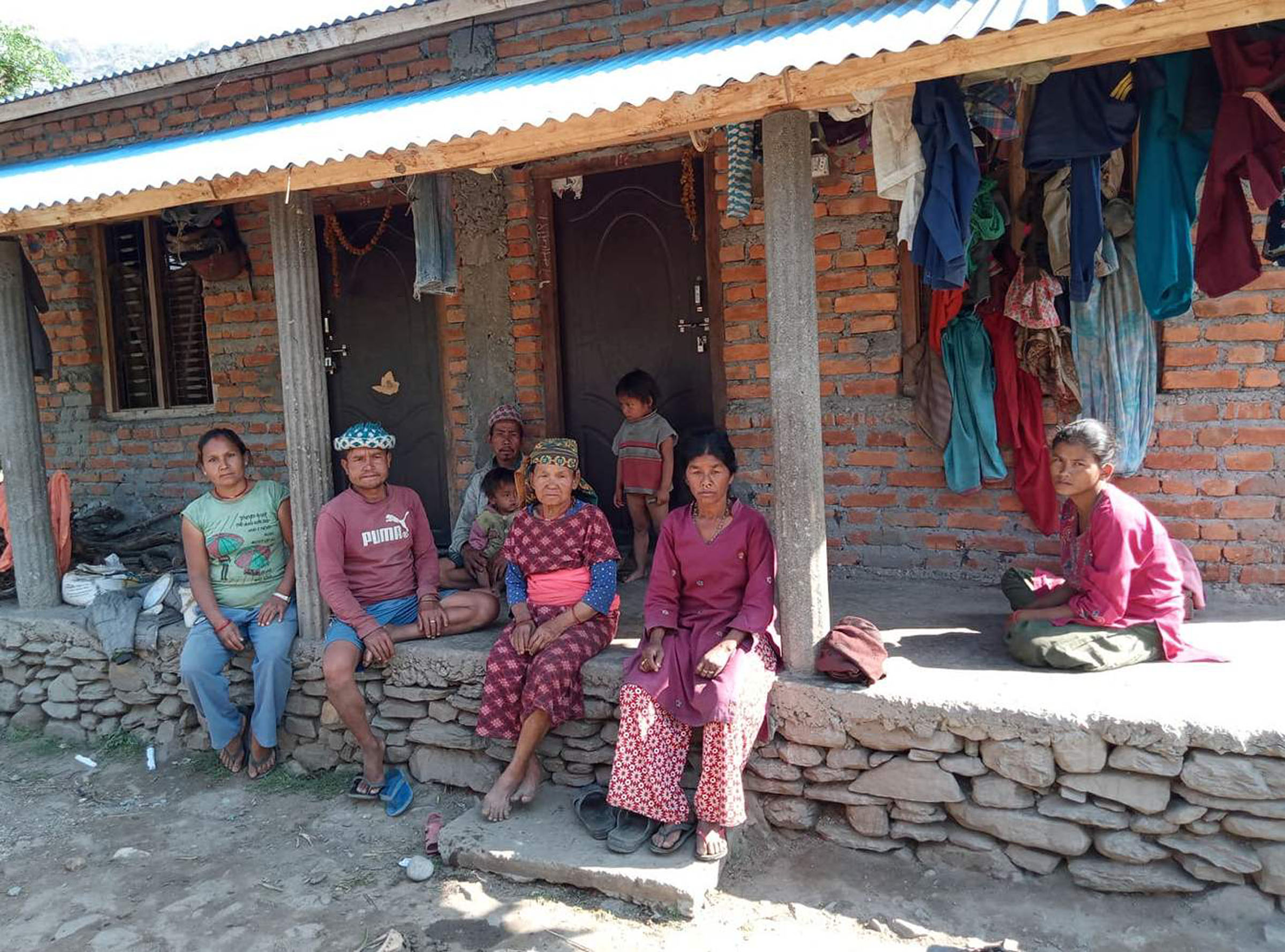 लोमोन्मुख चेपाङ समुदाय, दशैँका लागि कतैबाट सहयोग नहाउँदा दशैँ मनाउने चिन्तामा