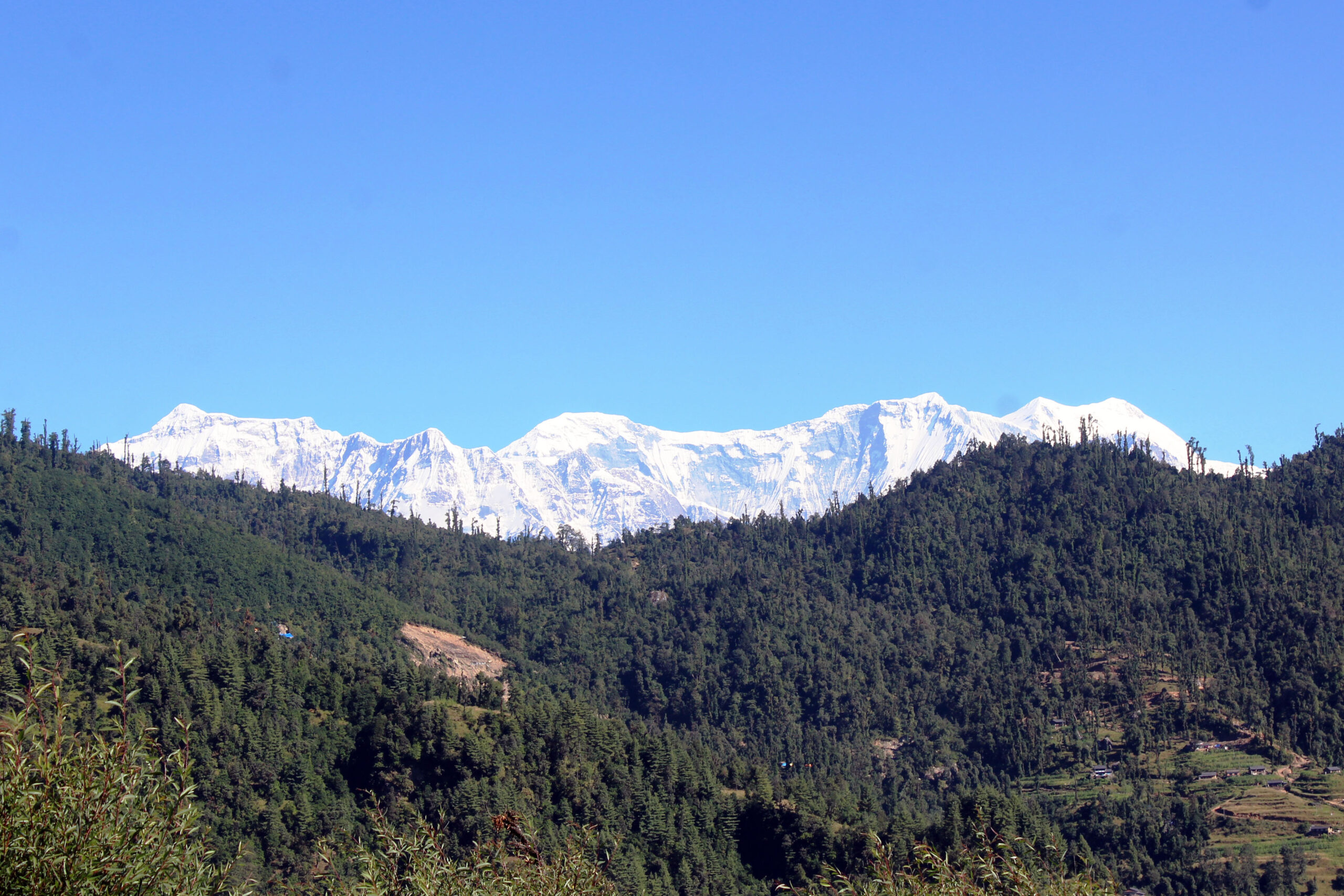 बागलुङको ठूलोहिलेबाट देखिएको अन्नपूर्ण हिमाल