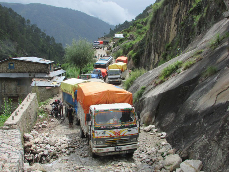 सडक सञ्जालसँग जोडिँदै हुम्ला