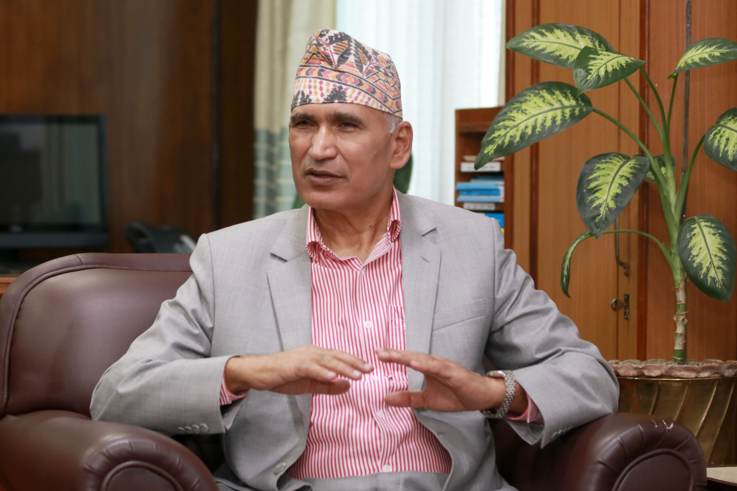 अर्थतन्त्र भी आकारमा पुनः स्थापित हुन्छ, सबैले मेहनत गरौँ : अर्थमन्त्री  पौडेल