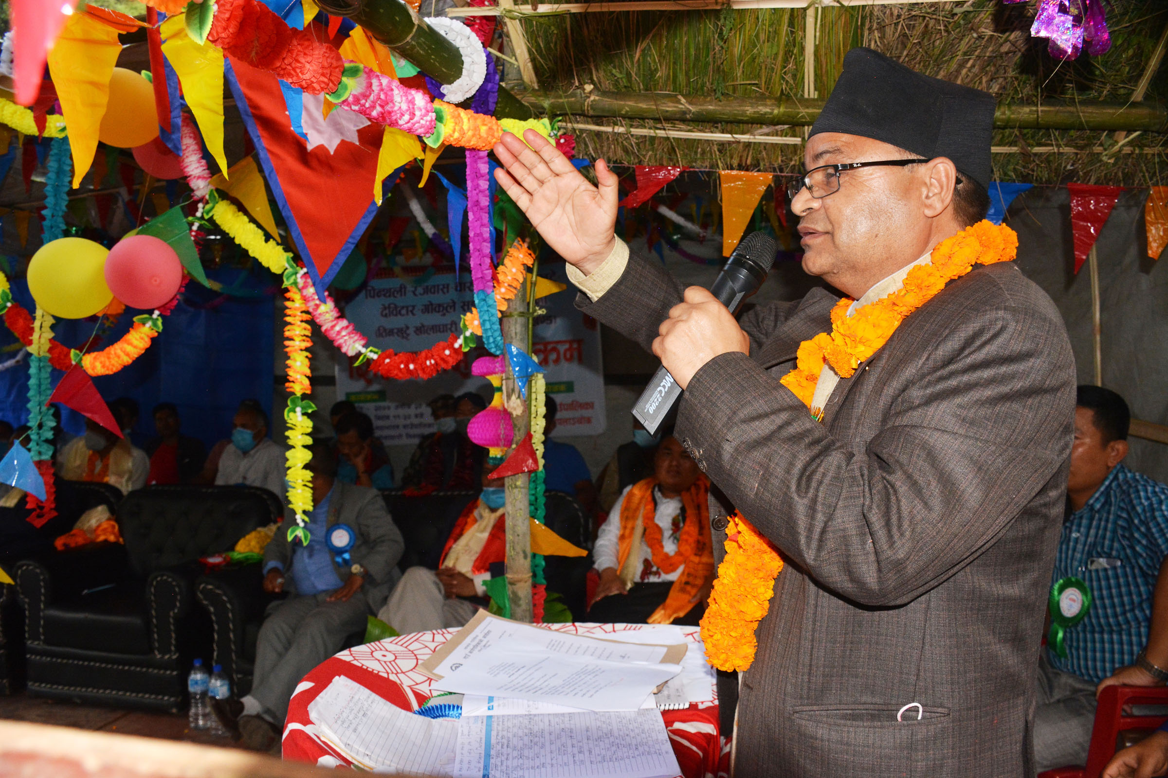 सडक निर्माणको शिलान्यास कार्यक्रममा सम्बोधन गर्दै मन्त्री फुयाल