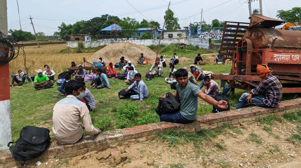 खेतको बाटो हुँदै नेपाली उपभोक्ता भारतीय बजारमा