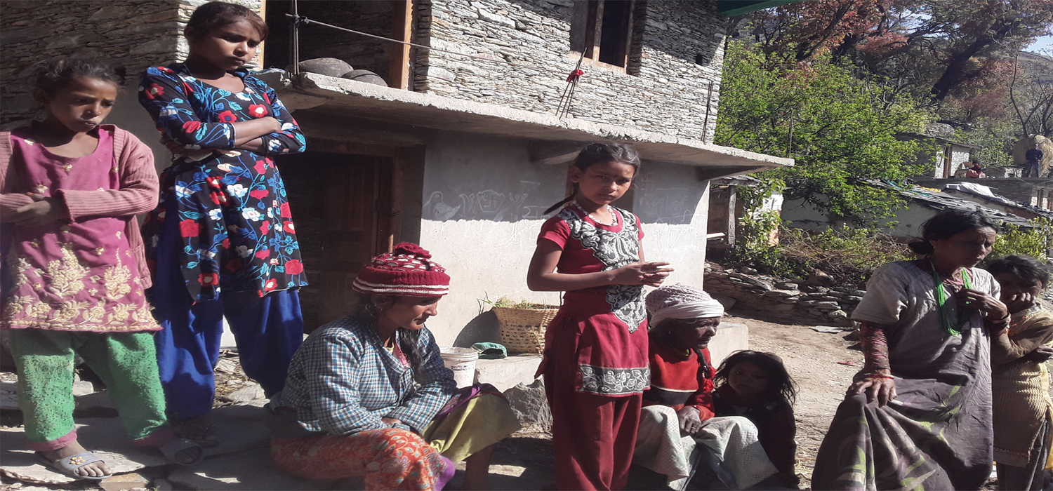 खाद्य सङ्कटले गर्दा ऋण काढेर छाक टार्दै
