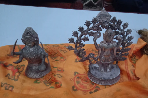 चोरी भएका दुई थान मूर्तिसहित तीन  पक्राउ