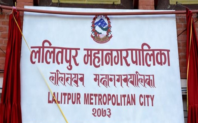 ललितपुर महानगरपालिकाको सडकमा रातो पोतिने