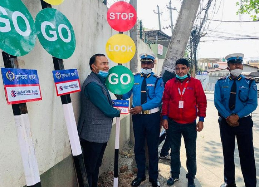 ‘रोक, हेर र जाउँ’ ट्राफिक नियम पालना गराउन कडाइका साथ अभियान