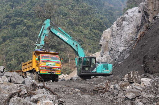 काभ्रेमा ढुङ्गा उत्खनन गर्न रोक, अनुगमनपछि मात्रै अनुमति