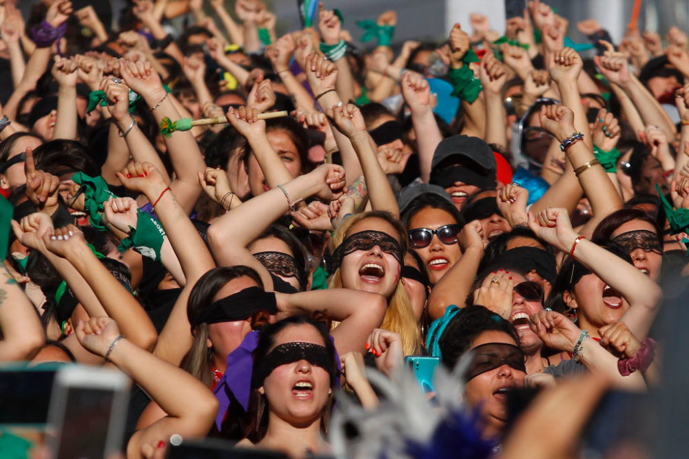 Thousands of Chilean women perform feminist anthem
